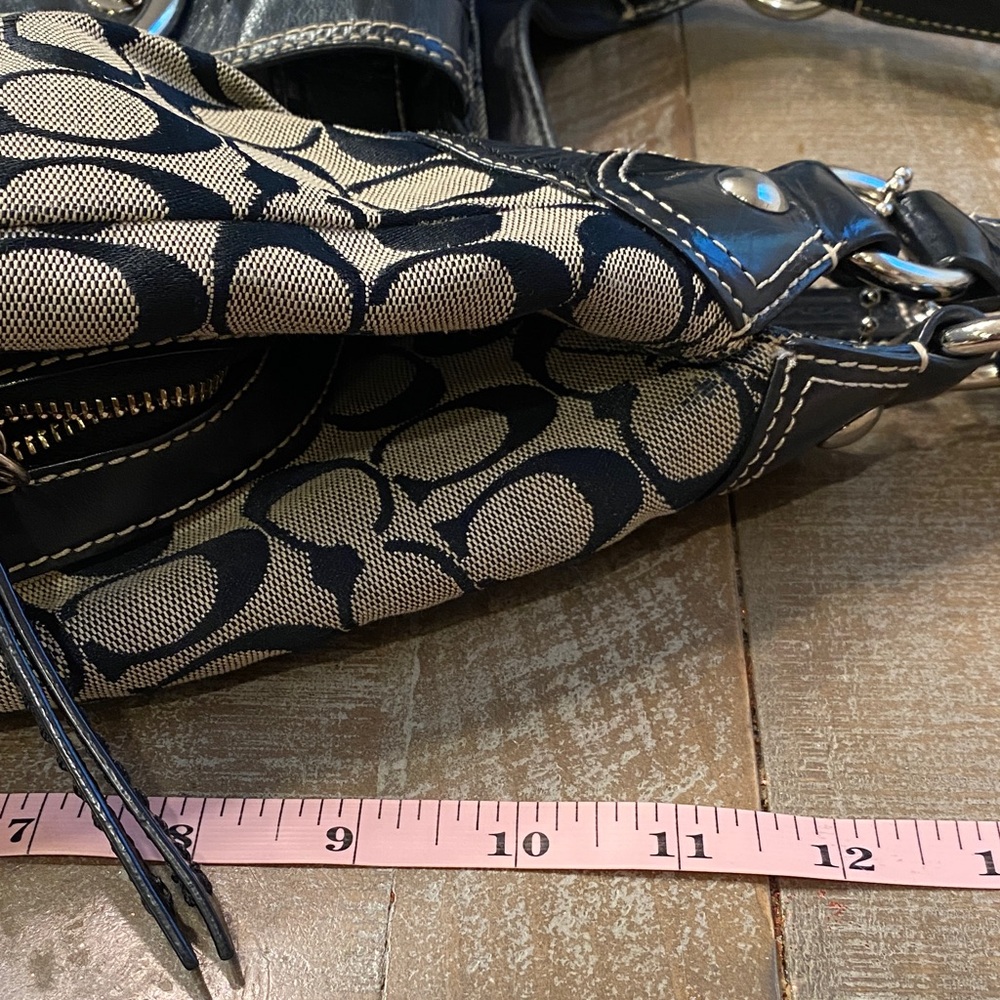 Coach Black and Tan Patterned Hobo Bag. - Picture 3 of 12